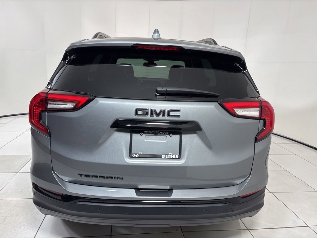 Used 2023 GMC Terrain SLT w/ Elevation Edition image 4
