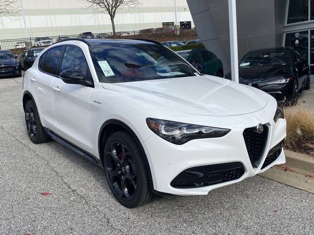 New 2025 Alfa Romeo Stelvio Sprint image 1