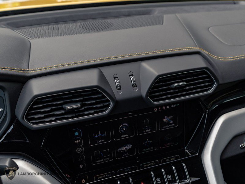 Used 2023 Lamborghini Urus S image 13