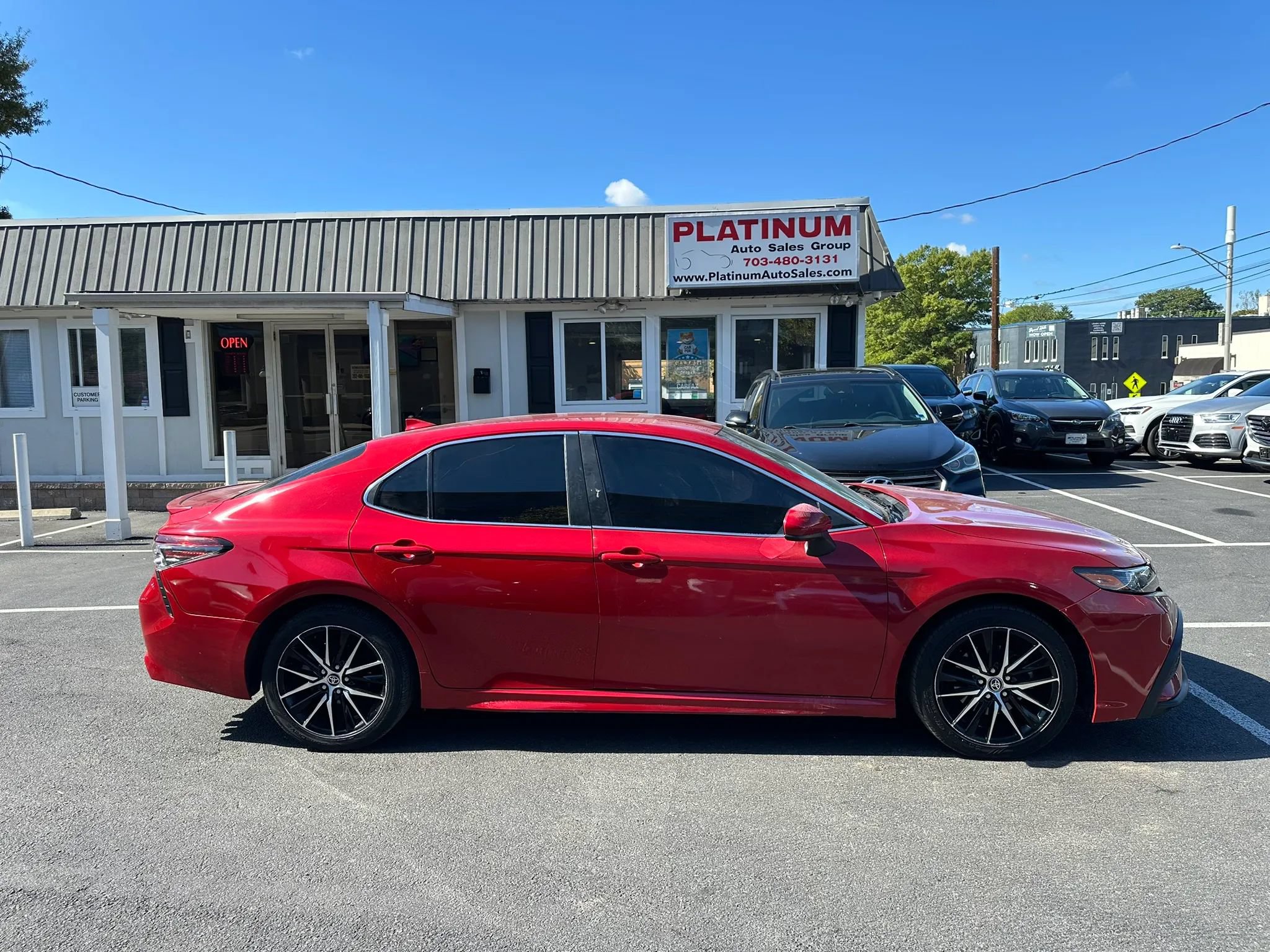Used 2021 Toyota Camry SE FWD image 4