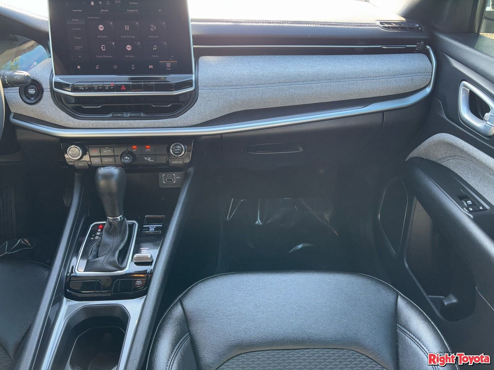 Used 2024 Jeep Compass Latitude image 14