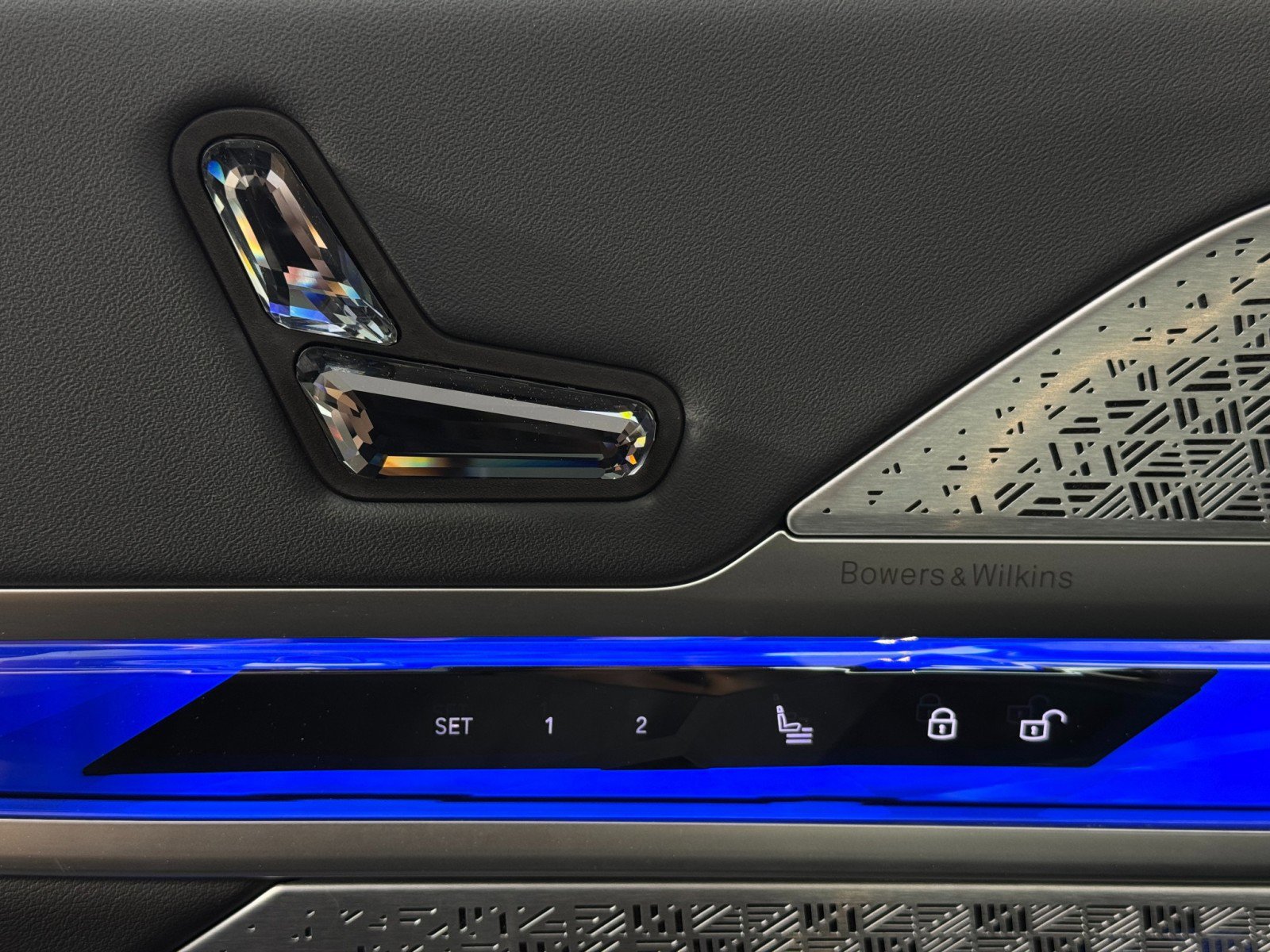 Used 2024 BMW i7 xDrive60 w/ Executive Package image 17