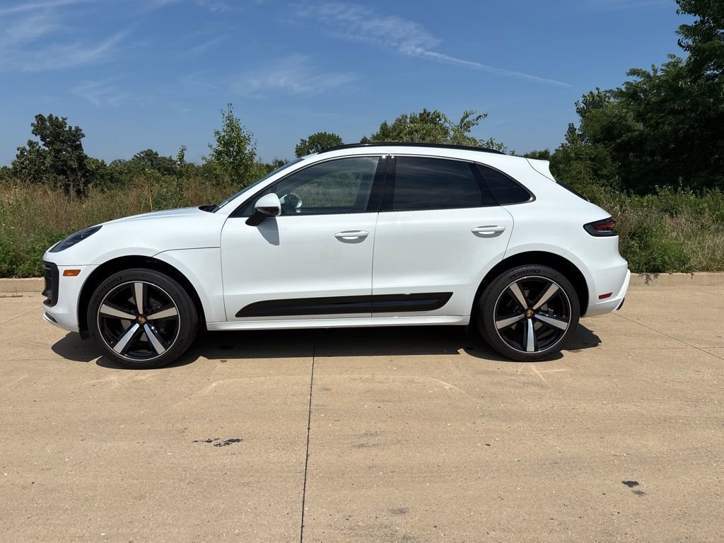 Used 2023 Porsche Macan Turbo image 2