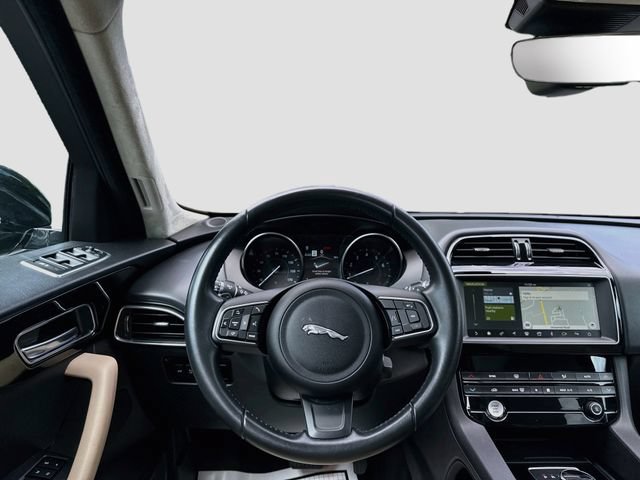 Used 2020 Jaguar F-PACE Premium AWD/4WD image 24