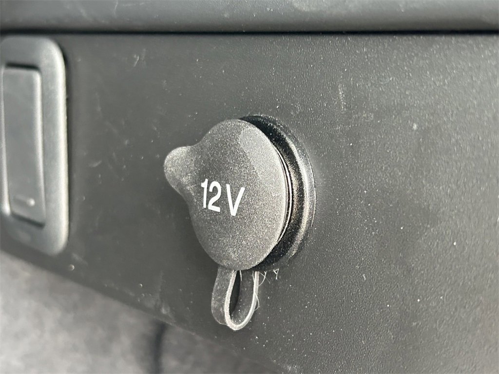 Used 2025 Land Rover Range Rover Velar Dynamic SE image 16