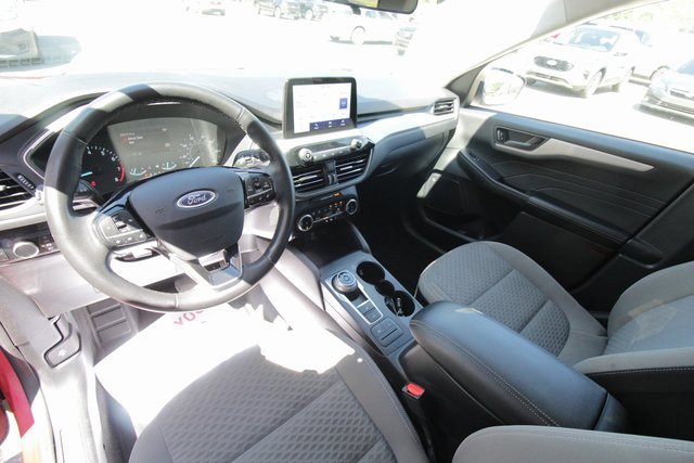 Used 2022 Ford Escape SE w/ SE Sport Appearance Package image 3