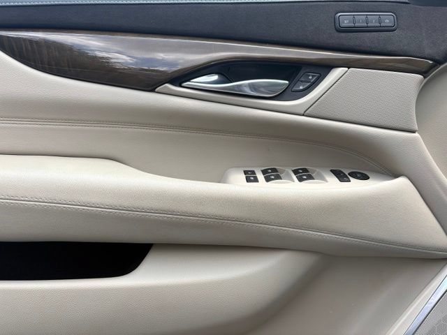 Used 2019 Cadillac Escalade Luxury AWD/4WD image 30