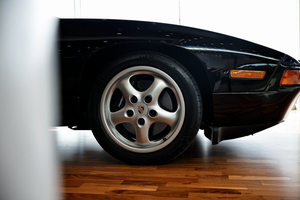 Used 1994 Porsche 928 GTS RWD image 4