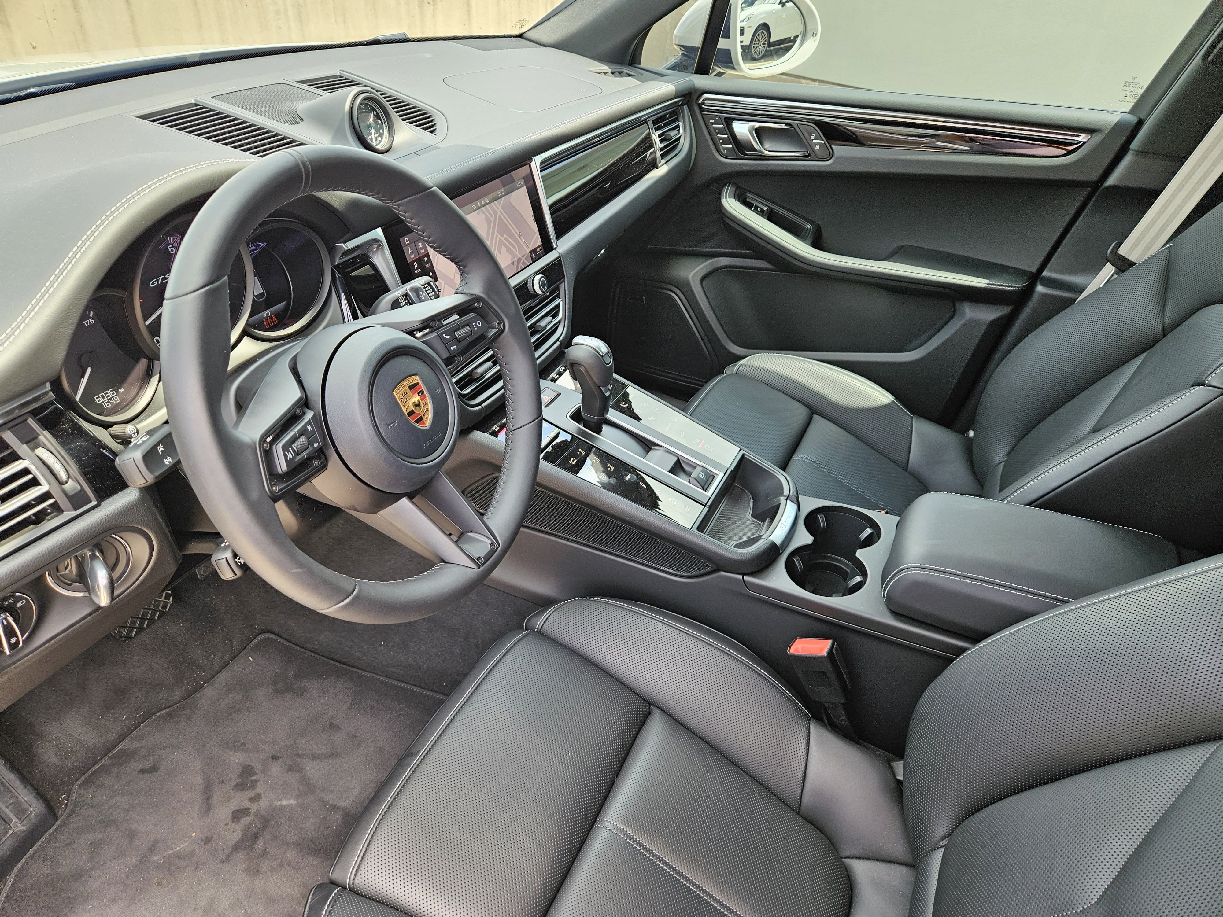 Certified 2026 Porsche Macan GTS image 4