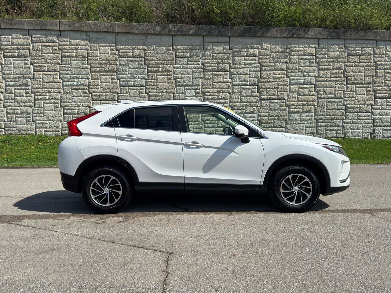 Used 2020 Mitsubishi Eclipse Cross ES image 2