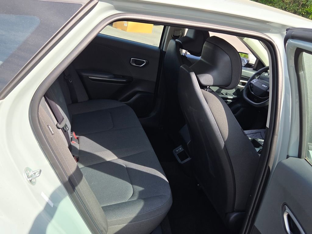 Used 2025 Kia K4 LXS image 14