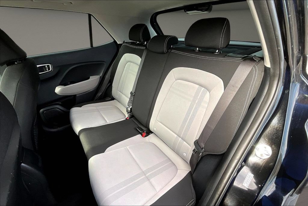 Used 2022 Hyundai Venue SEL FWD image 25