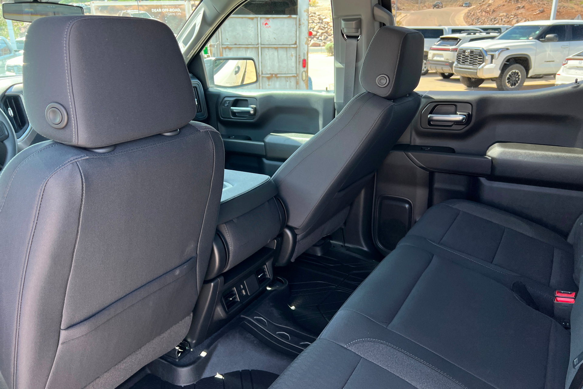 New 2026 Chevrolet Silverado 1500 Custom w/ LPO, Dark Essentials Package AWD/4WD image 20