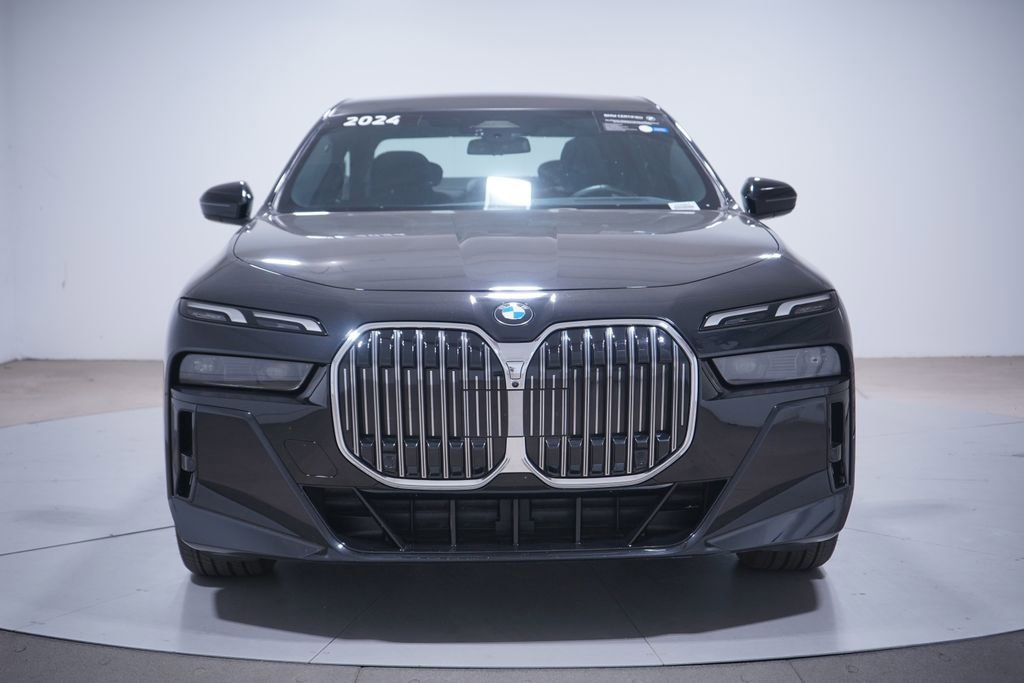 Used 2024 BMW 740i xDrive w/ Premium Package 2 AWD/4WD image 4