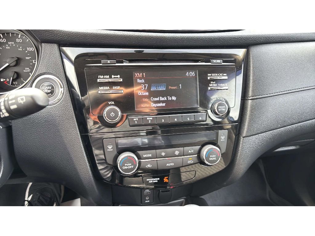 Used 2017 Nissan Rogue SV image 16