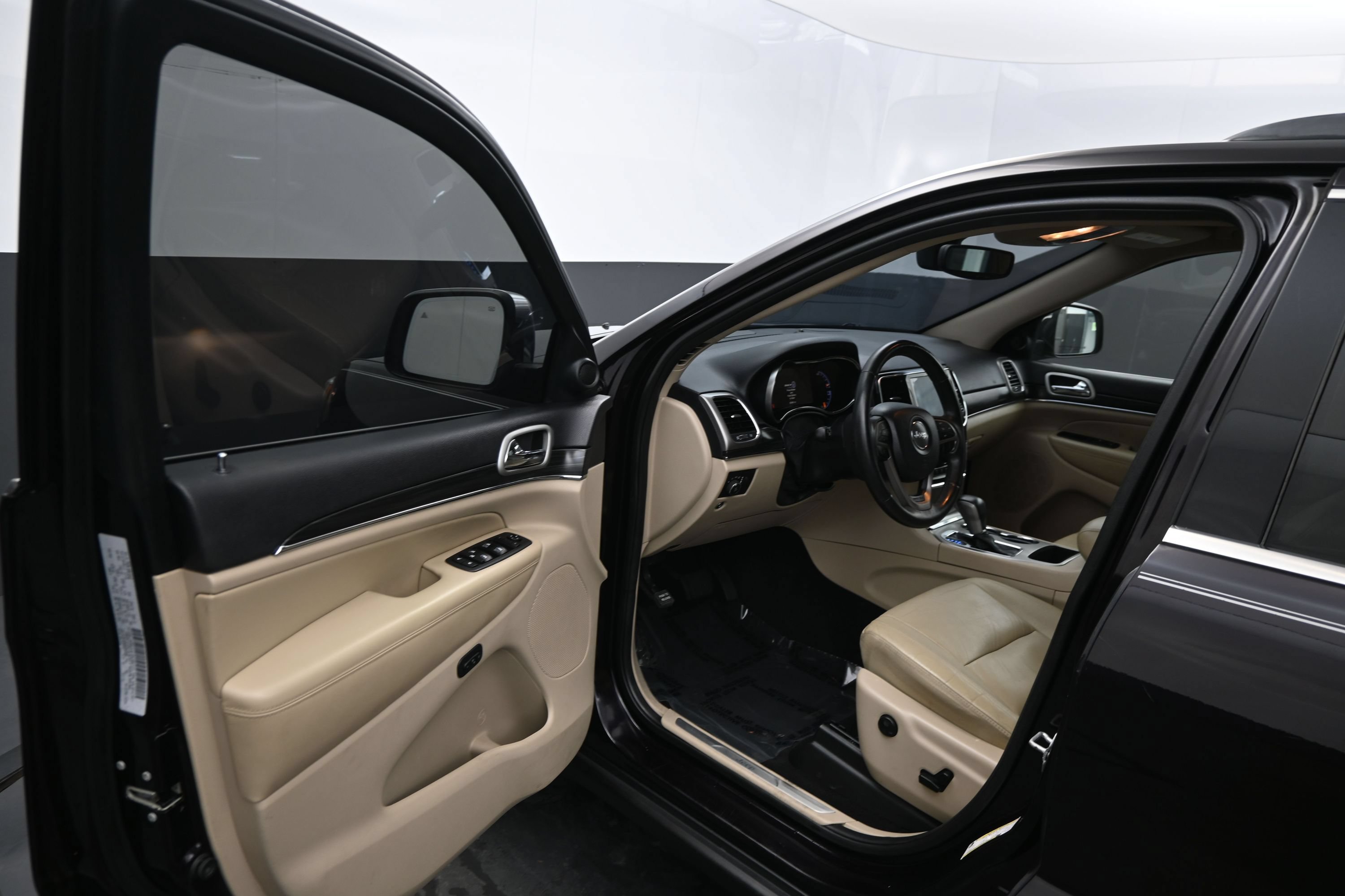 Used 2019 Jeep Grand Cherokee Limited RWD image 16
