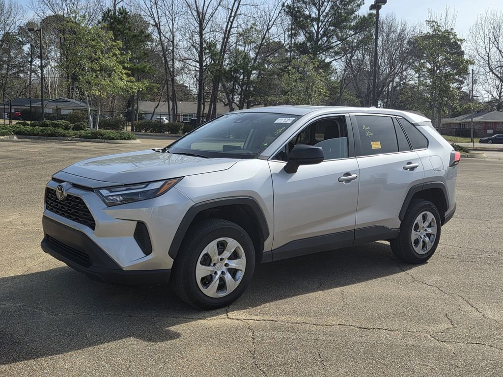Used 2023 Toyota RAV4 LE image 7