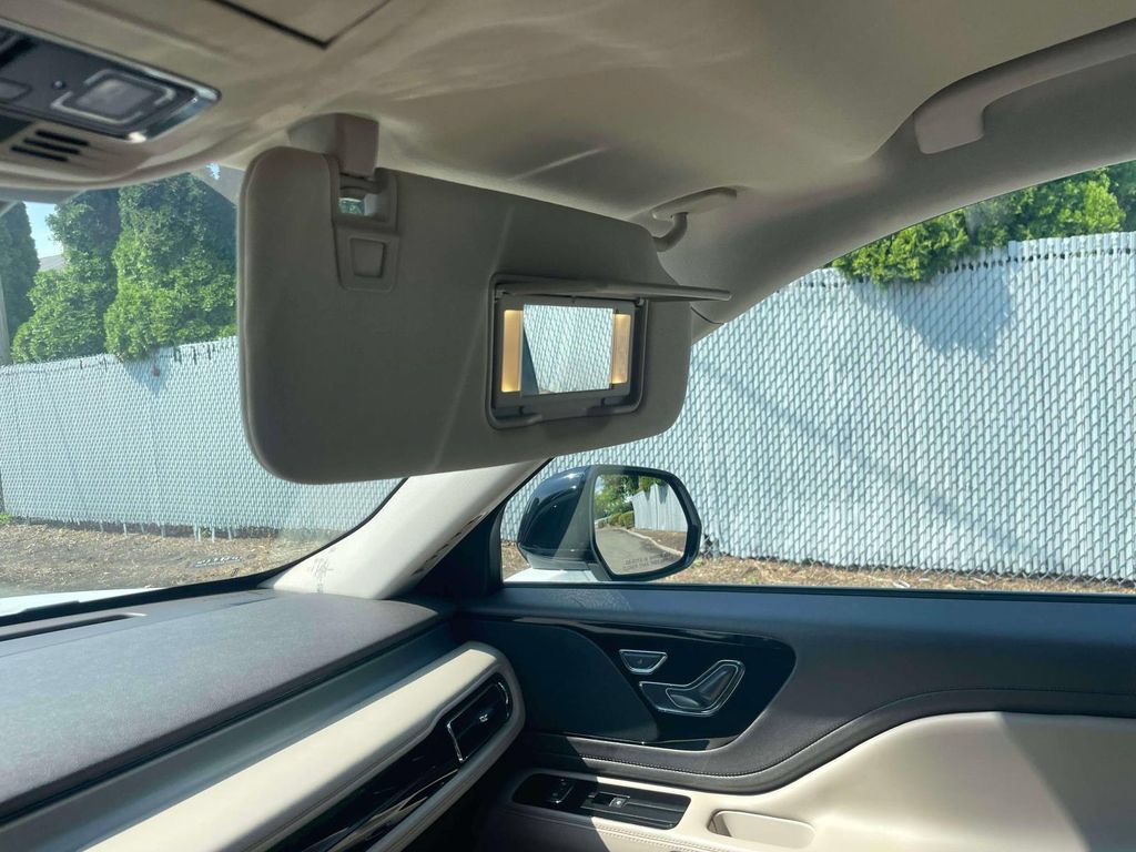 Used 2022 Lincoln Aviator AWD w/ Premium Package image 31