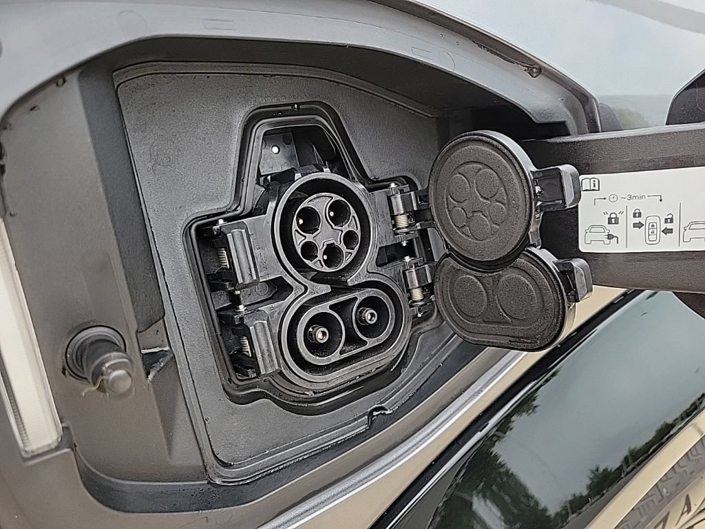 Used 2024 Nissan Ariya AWD image 31