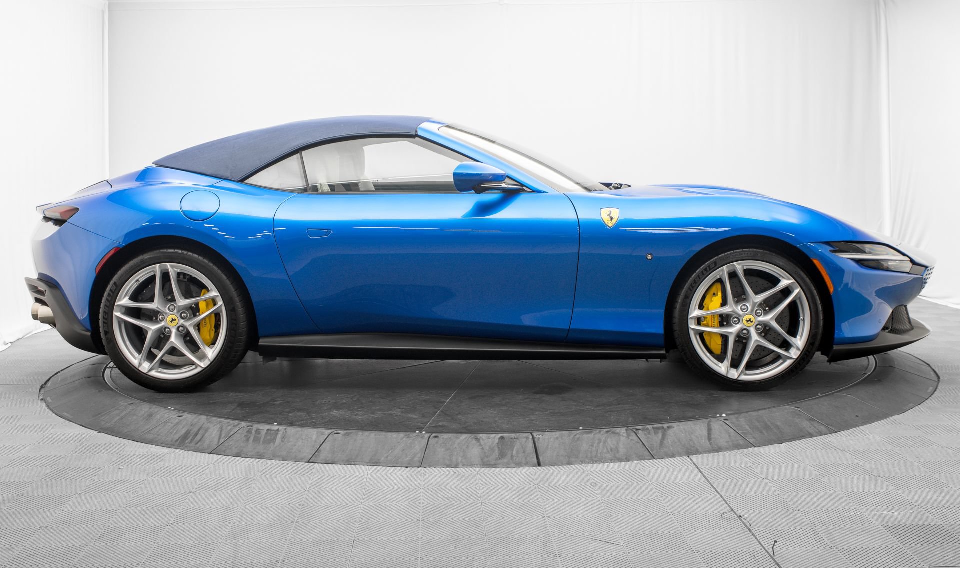 Used 2026 Ferrari Roma Spider RWD image 16