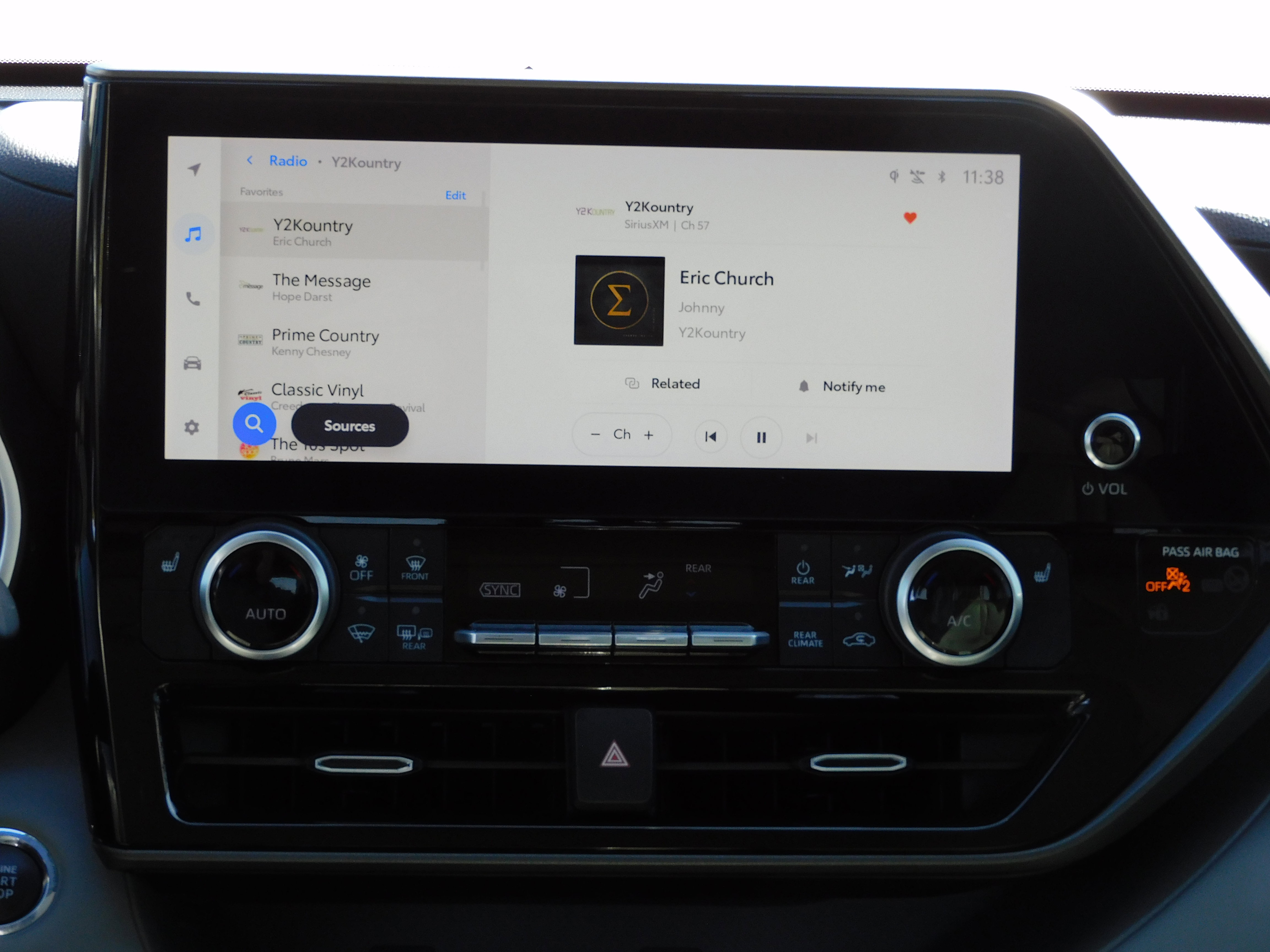 Used 2023 Toyota Highlander XLE image 15