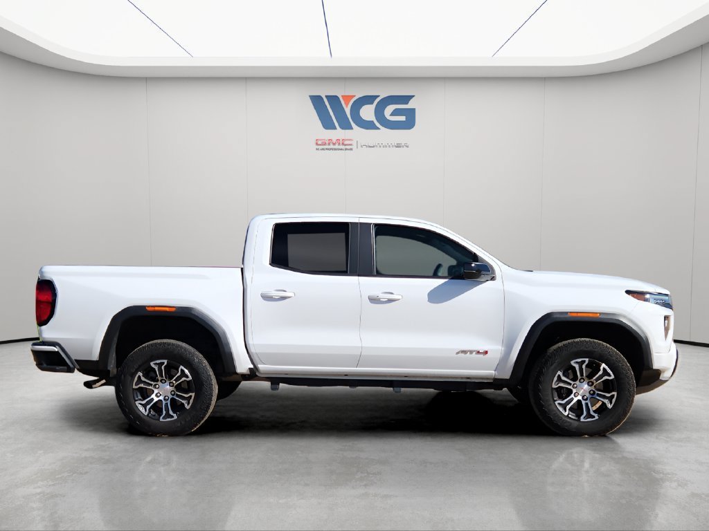 Used 2024 GMC Canyon AT4 w/ AT4 Premium Package AWD/4WD image 3