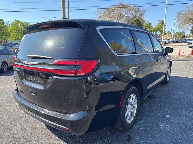 Used 2025 Chrysler Pacifica Select image 6