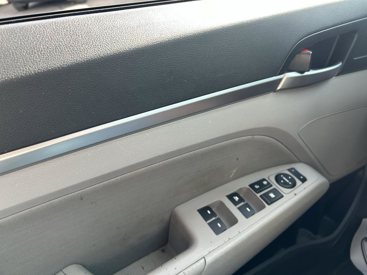 Used 2019 Hyundai Elantra Value Edition FWD image 28