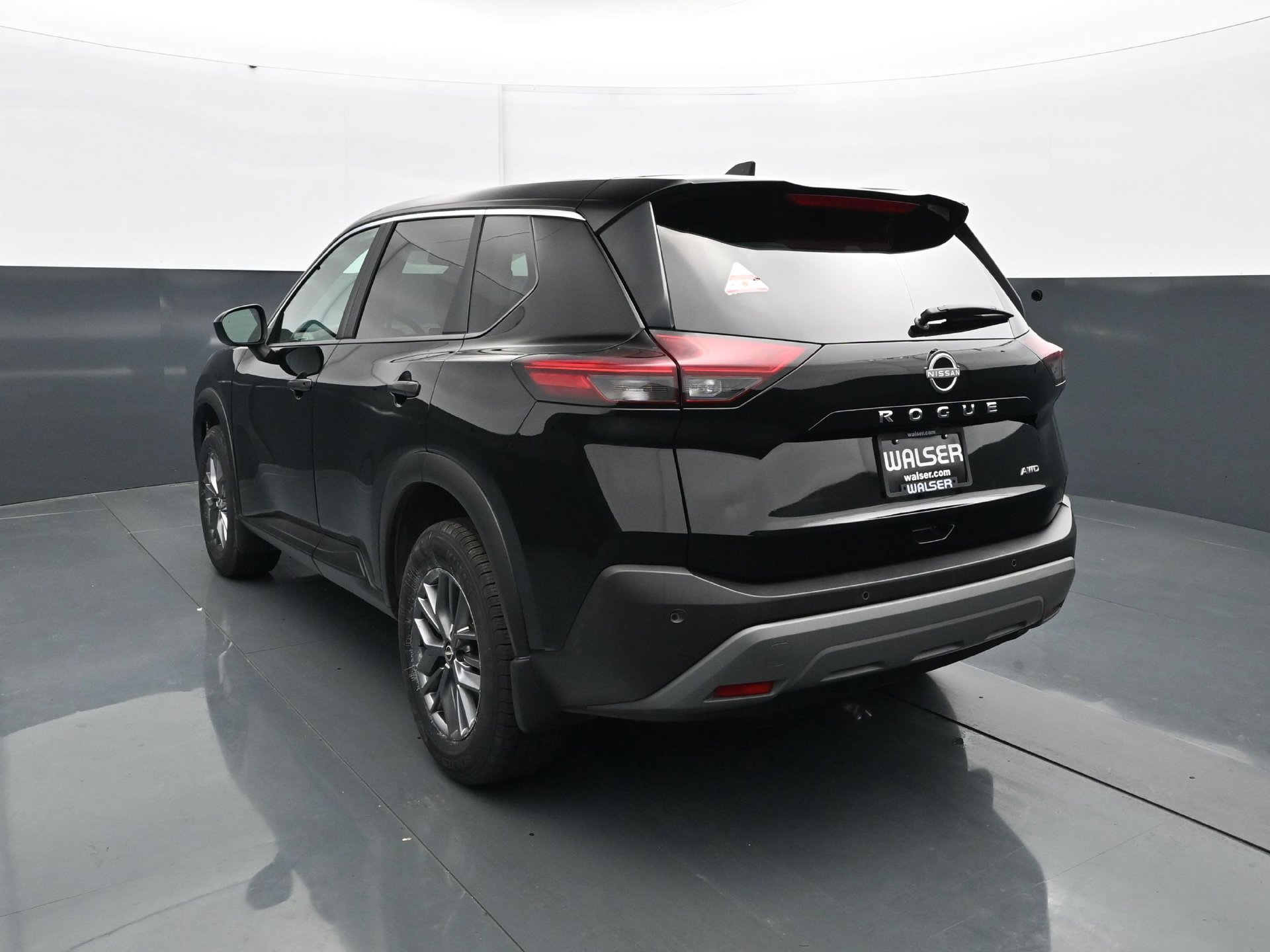 Used 2023 Nissan Rogue S AWD/4WD image 5