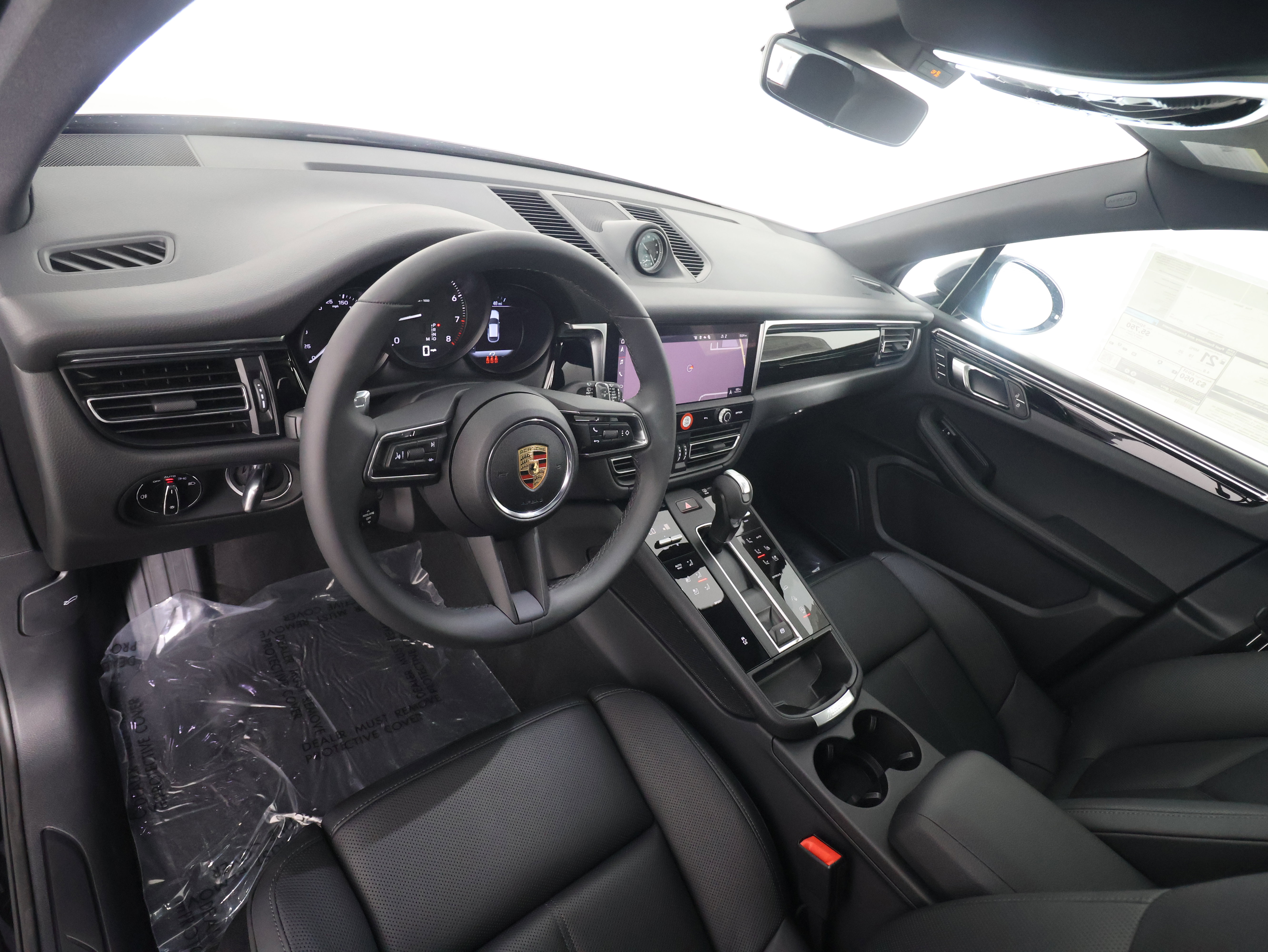 Used 2025 Porsche Macan image 4