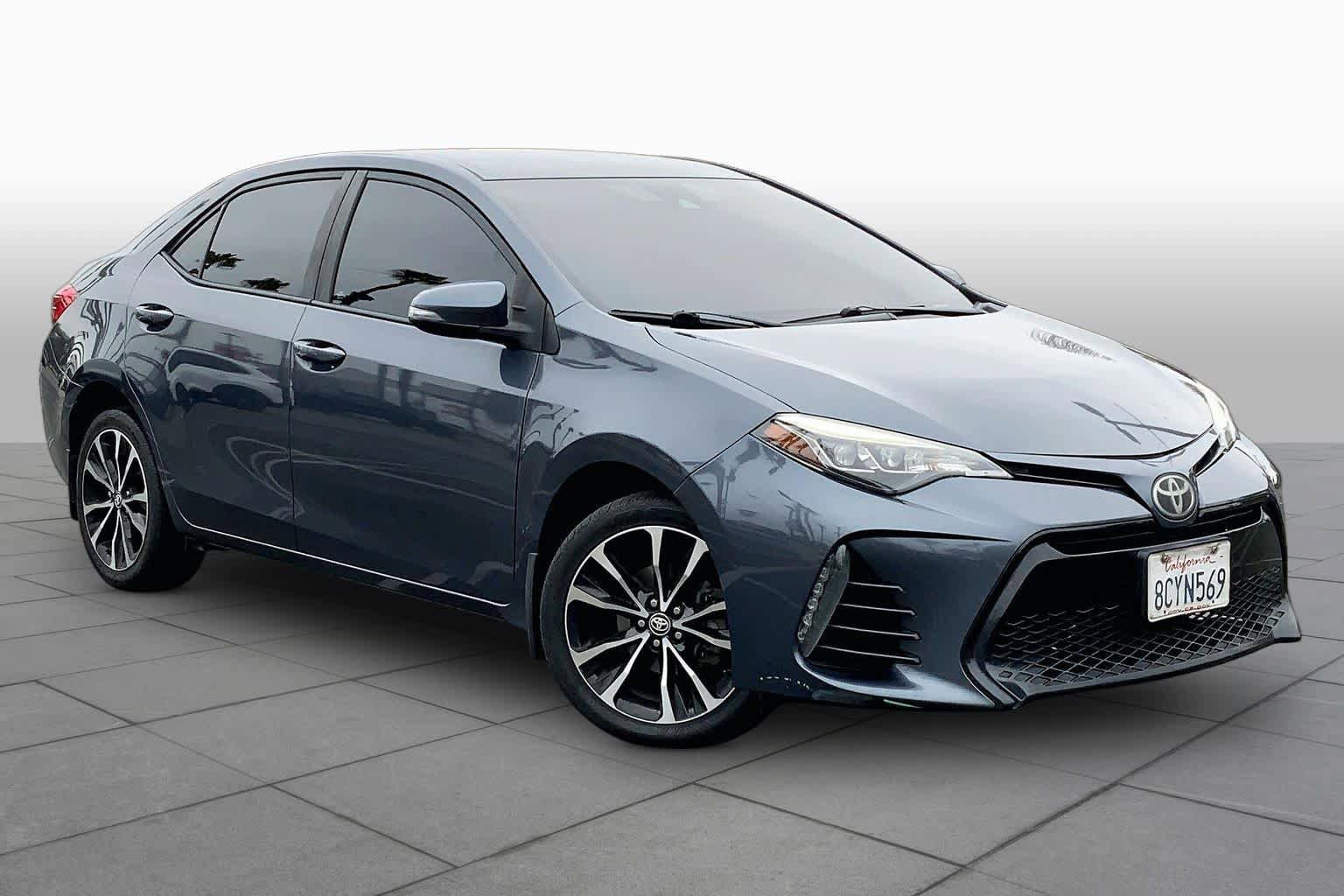 Used 2018 Toyota Corolla SE FWD image 2