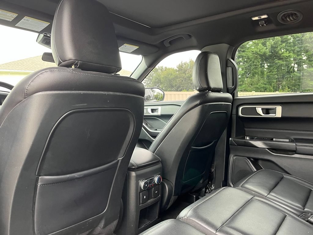 Used 2020 Ford Explorer XLT w/ Equipment Group 202A AWD/4WD image 23