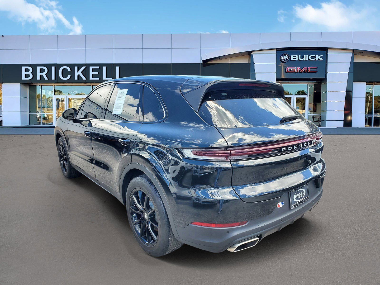 Used 2024 Porsche Cayenne AWD/4WD image 4