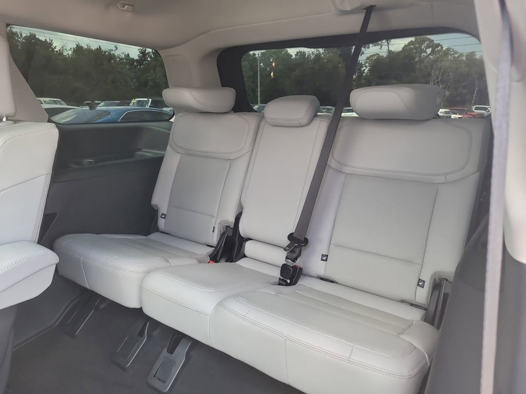 Used 2025 Ford Expedition Platinum w/ Driver's Package AWD/4WD image 14