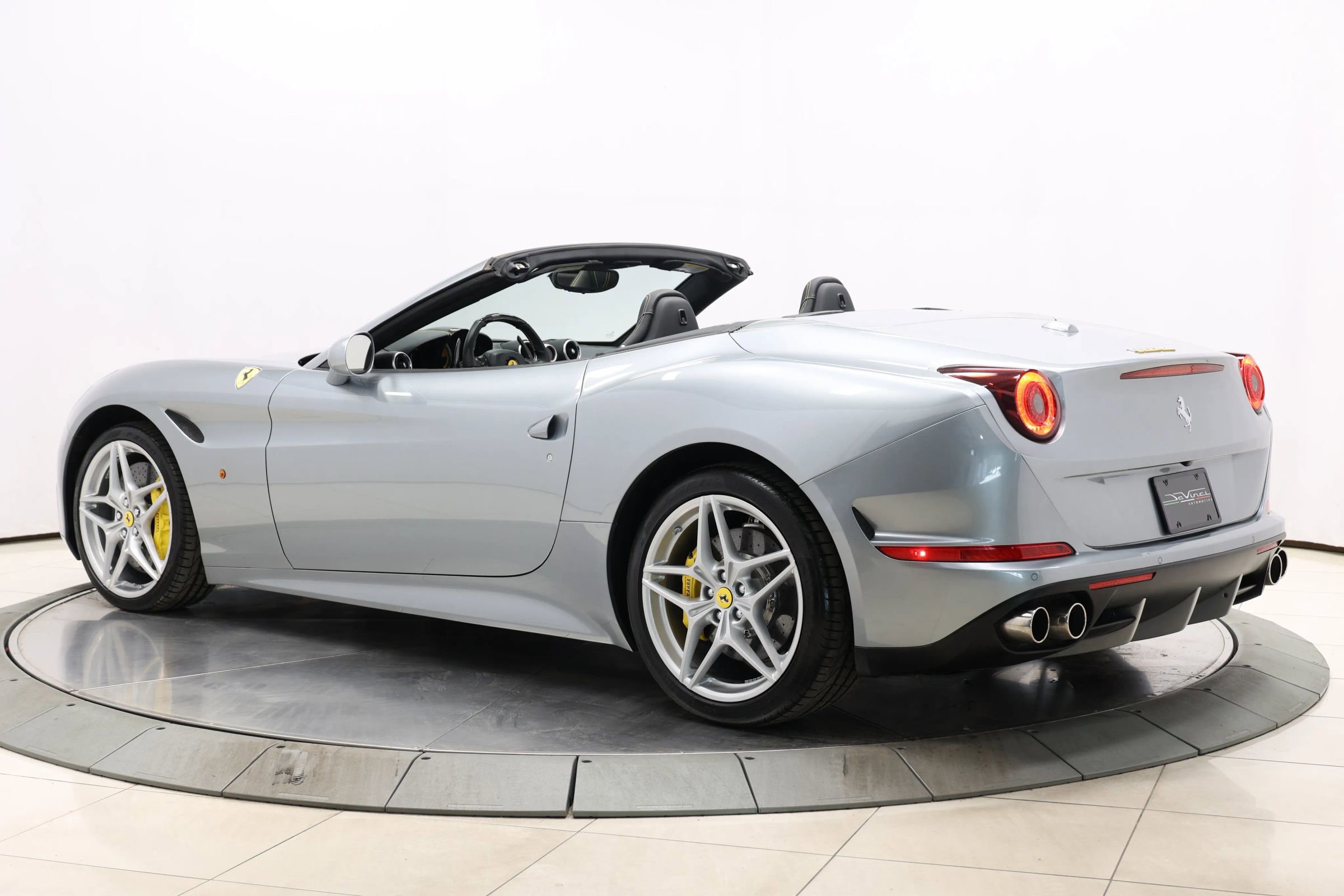 Used 2015 Ferrari California T image 55