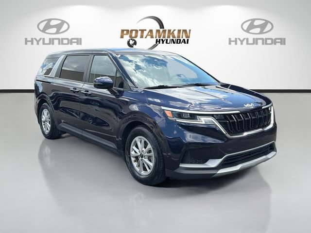 Used 2024 Kia Carnival LX FWD image 3