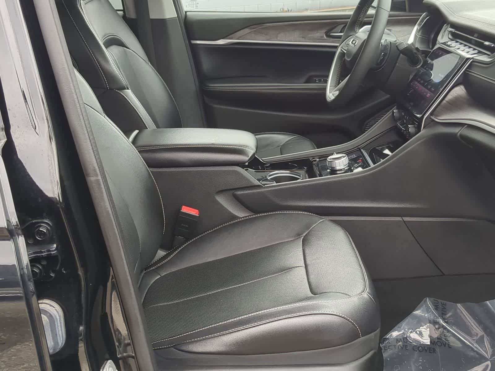 Used 2023 Jeep Grand Cherokee Limited w/ Luxury Tech Group II image 21