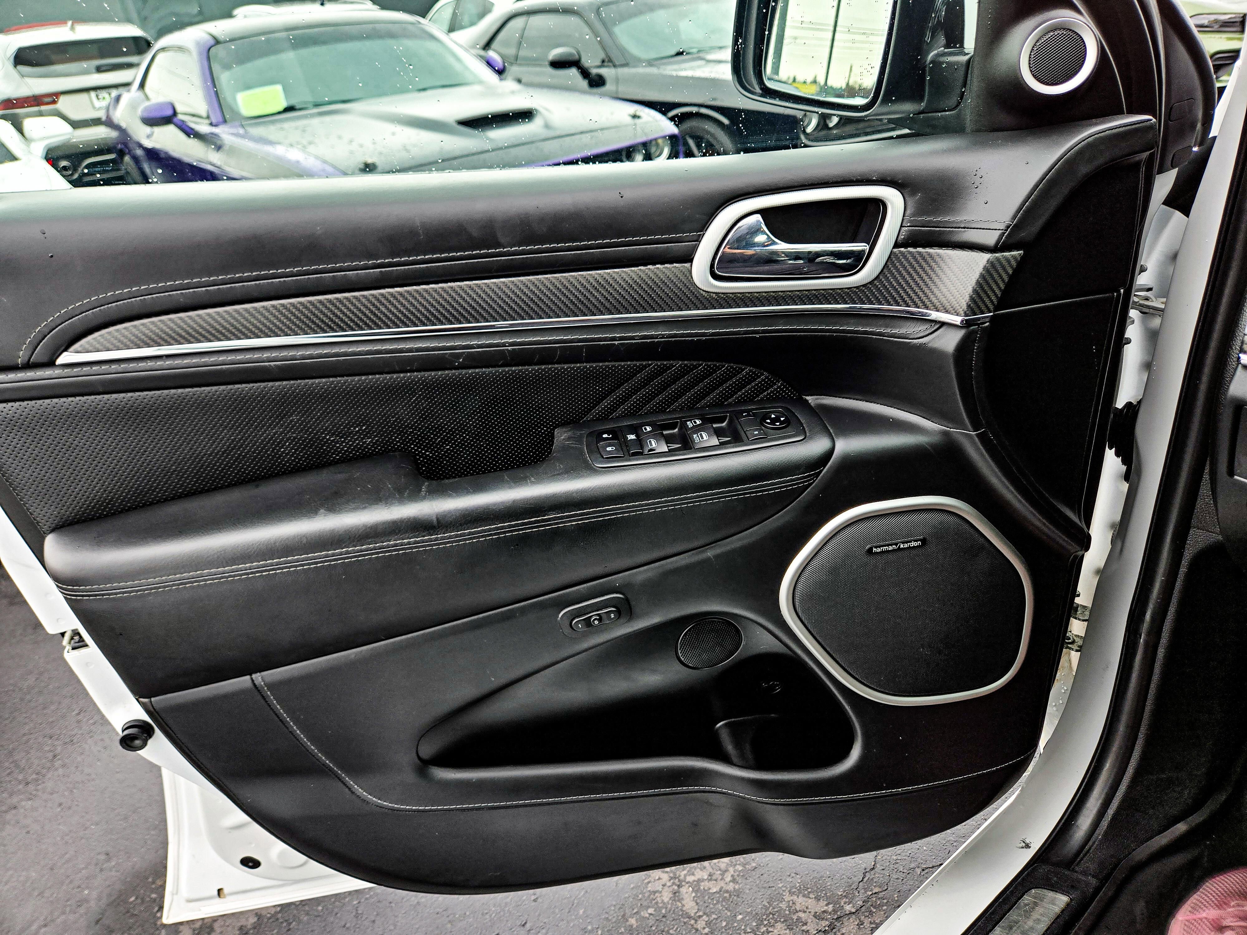 Used 2020 Jeep Grand Cherokee SRT image 33