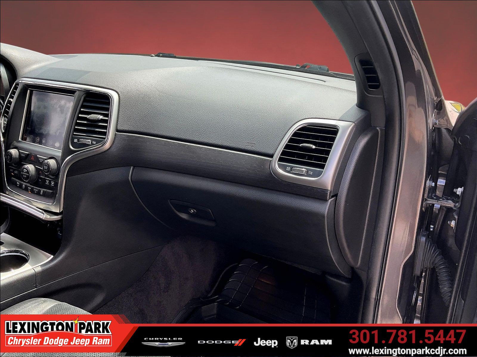 Used 2018 Jeep Grand Cherokee Altitude AWD/4WD image 25