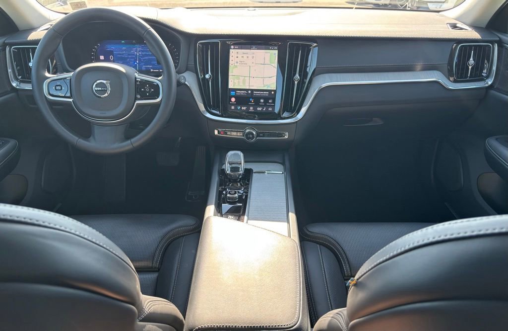 Used 2025 Volvo V60 B5 Cross Country Ultra AWD/4WD image 6