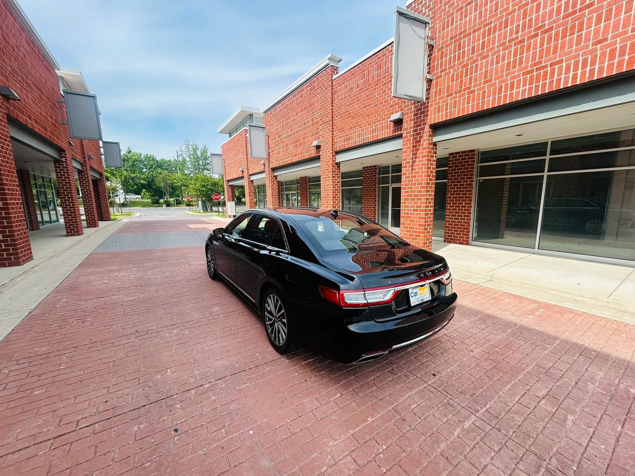 Used 2018 Lincoln Continental Select w/ Continental Climate Package AWD/4WD image 4
