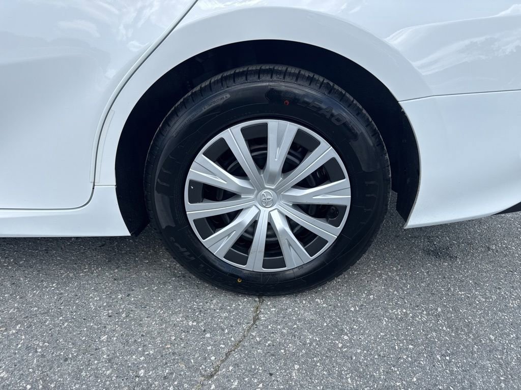 Used 2019 Toyota Camry LE FWD image 30
