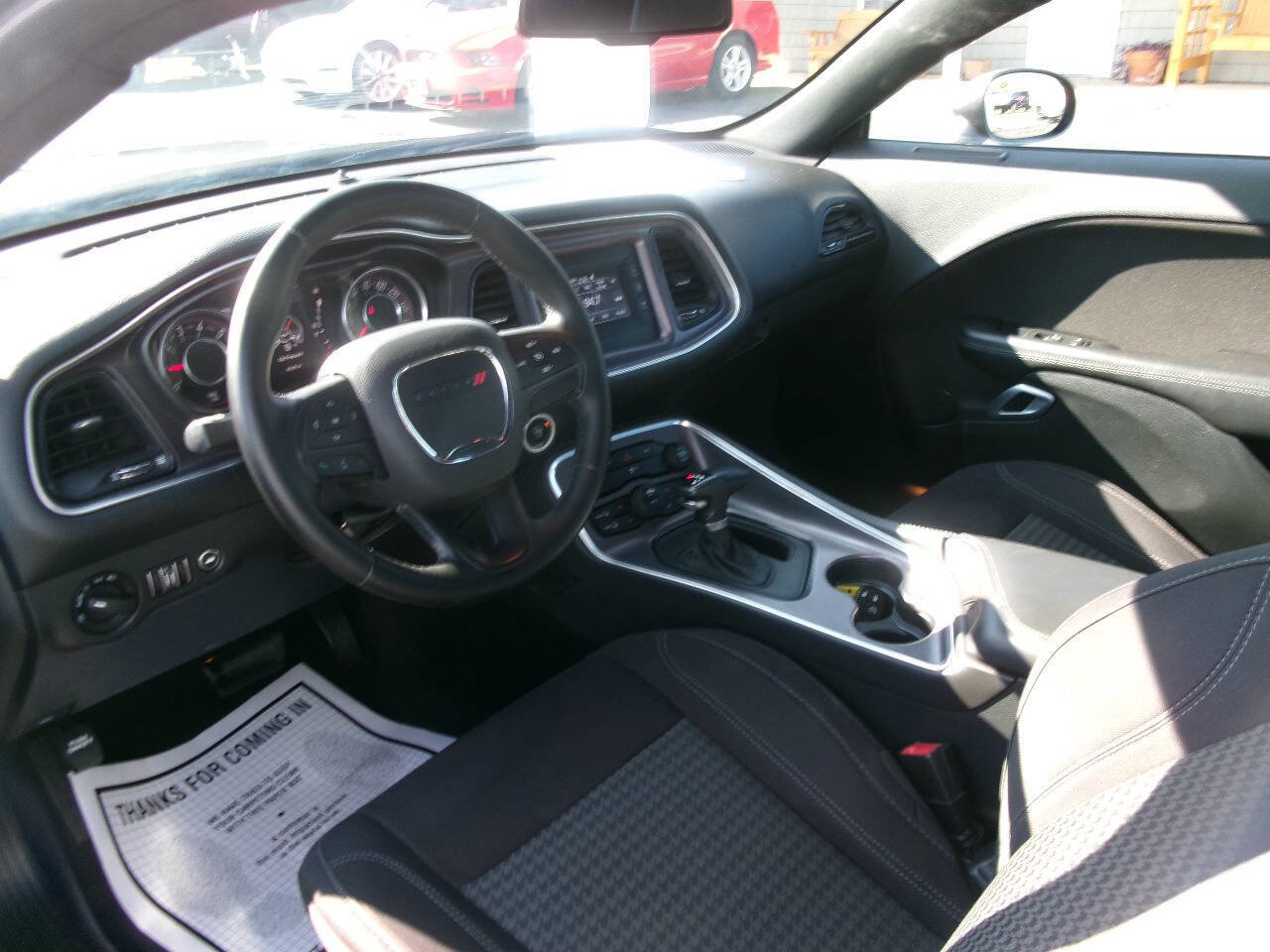 Used 2015 Dodge Challenger SXT image 9