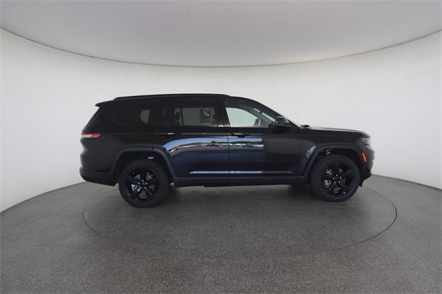 Used 2023 Jeep Grand Cherokee L Limited w/ Black Appearance Package image 23