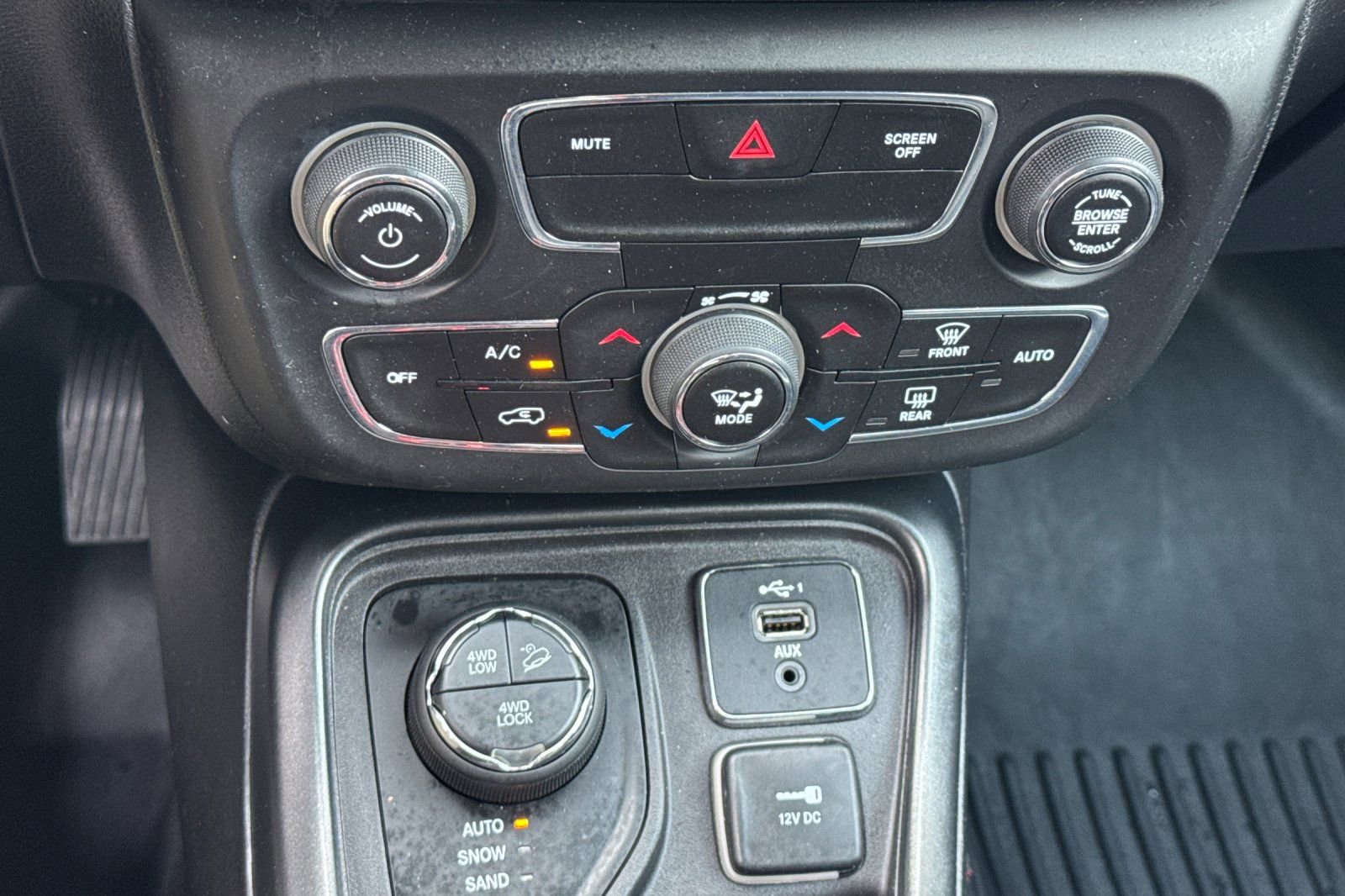 Used 2019 Jeep Compass Trailhawk AWD/4WD image 24