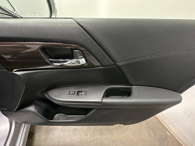 Used 2017 Honda Accord Touring image 24