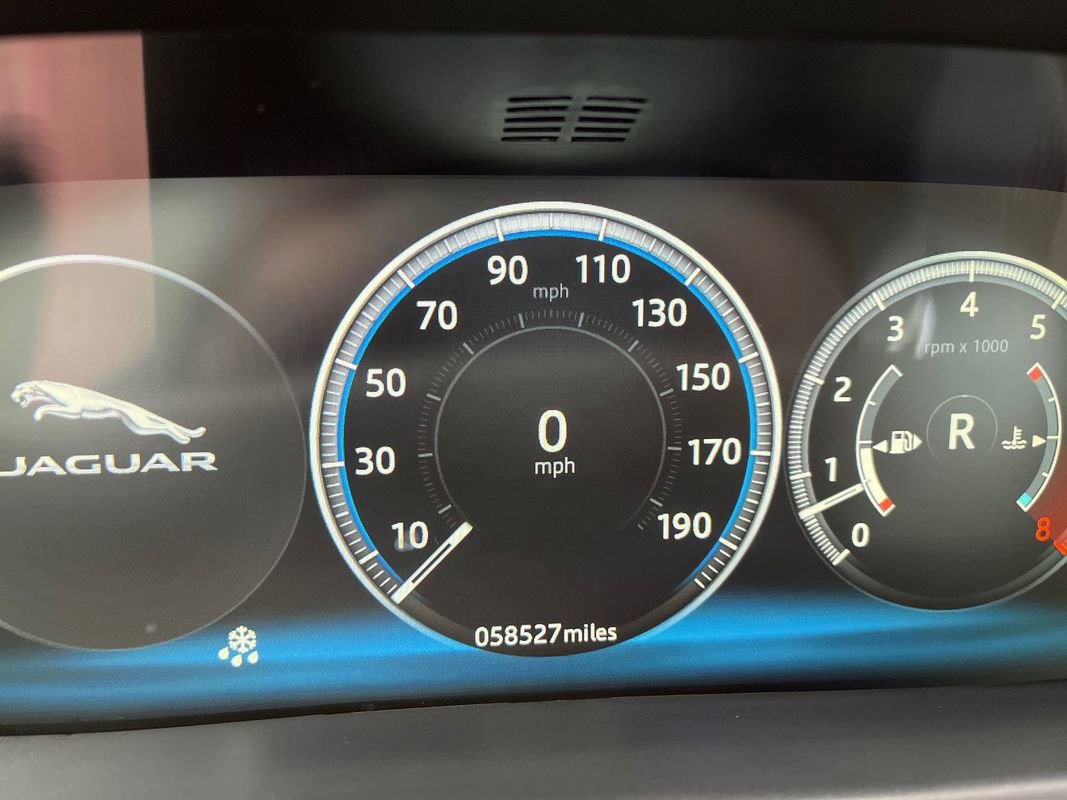 Used 2017 Jaguar XF S RWD image 28