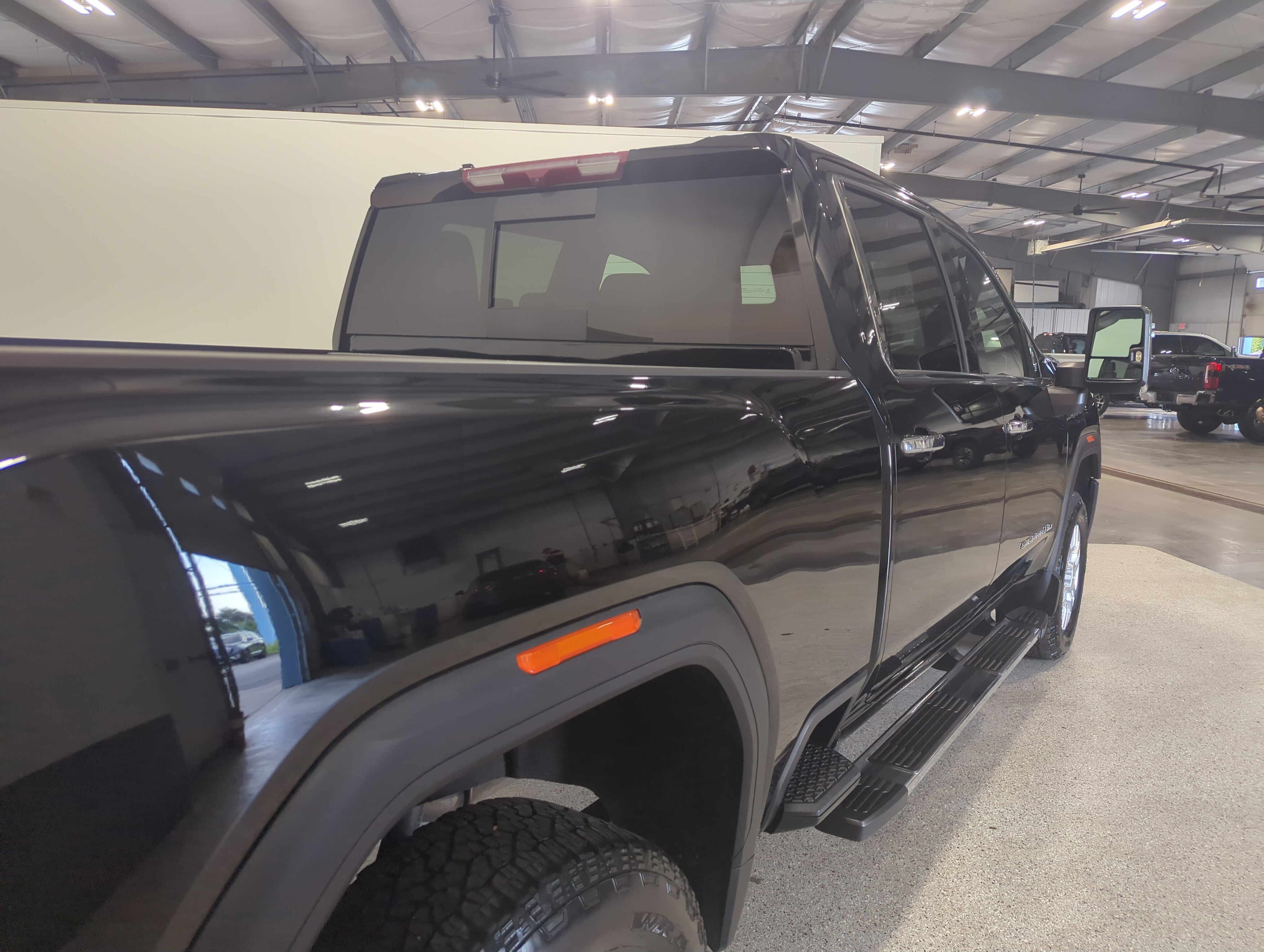 Used 2024 GMC Sierra 2500 SLT w/ SLT Premium Package image 3