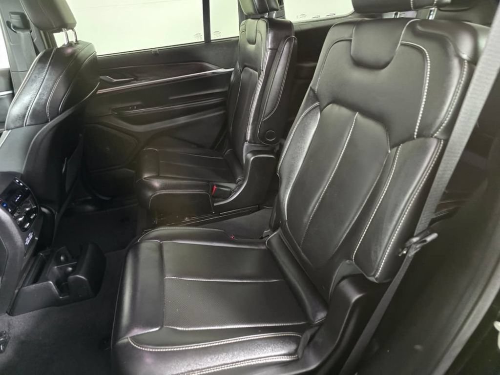 Used 2024 Jeep Grand Cherokee L Limited w/ Luxury Tech Group II AWD/4WD image 19