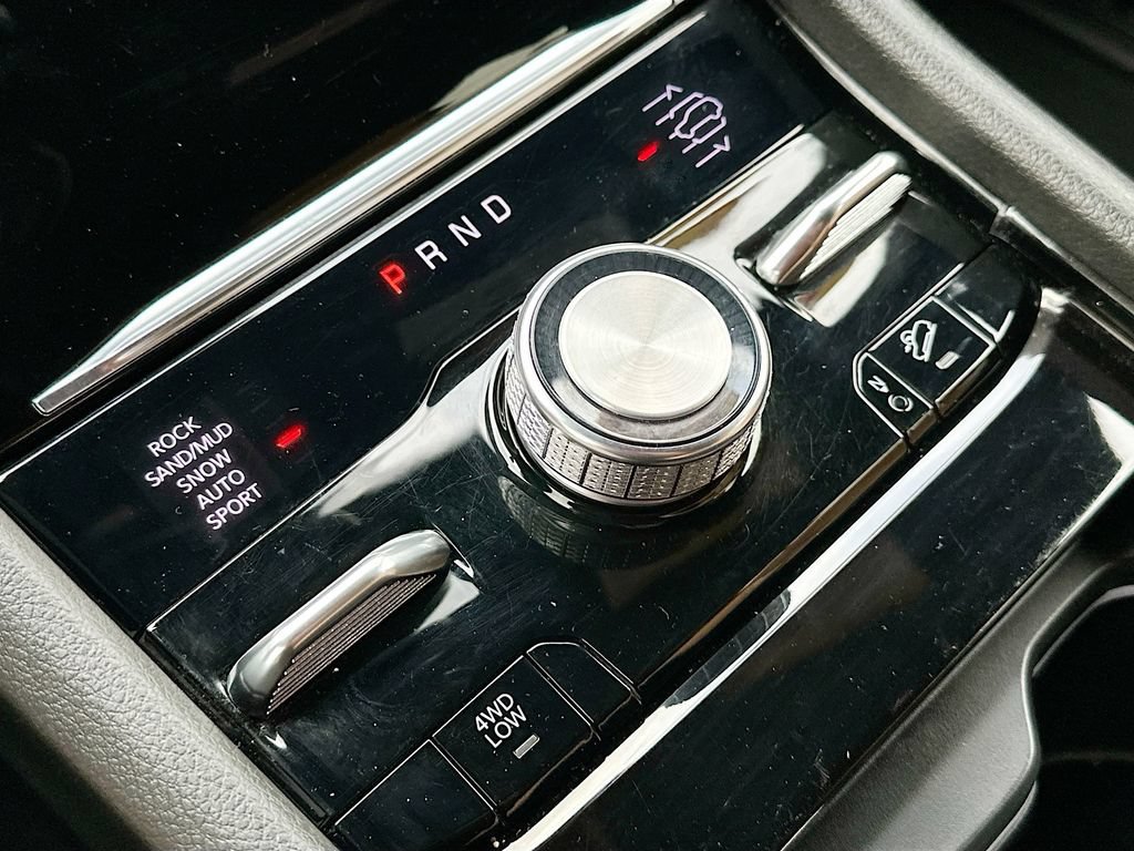 Used 2022 Jeep Grand Cherokee Summit AWD/4WD image 22
